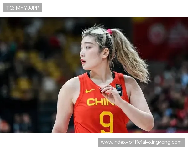 中国女篮内部比赛：李梦绝杀引欢呼