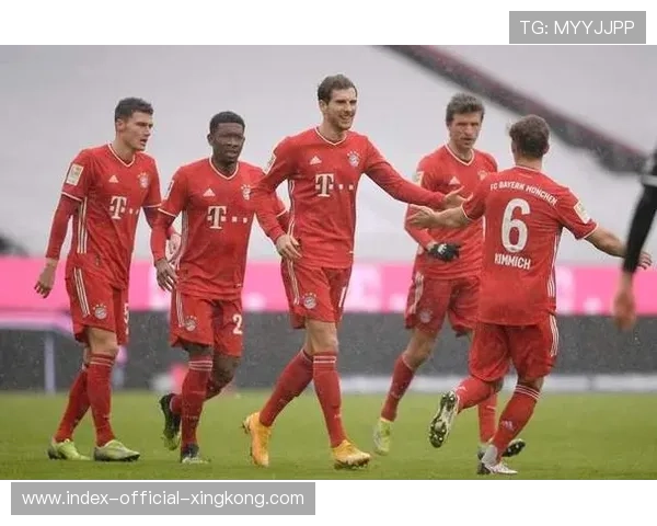 长传直塞撕裂防线前锋停球推射得分 长传直塞撕裂防线前锋停球推射得分